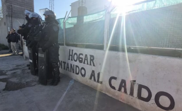 Rescataron a ocho personas de un Centro Evangélico